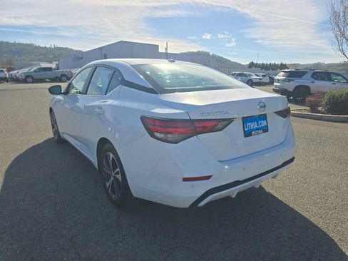Used 2023 Nissan Sentra SV image 3