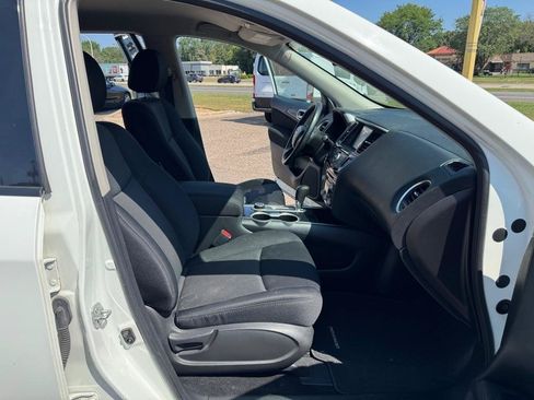 Used 2017 Nissan Pathfinder SV AWD/4WD image 25