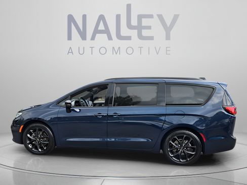 Used 2025 Chrysler Pacifica Limited FWD image 2