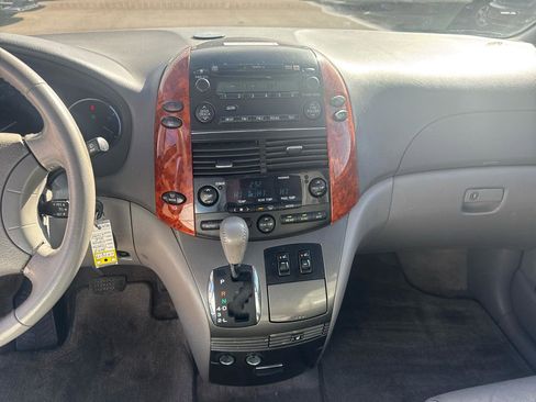 Used 2007 Toyota Sienna XLE Limited image 10