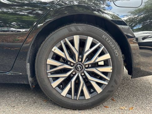 Used 2025 Nissan Altima 2.5 SV FWD image 30
