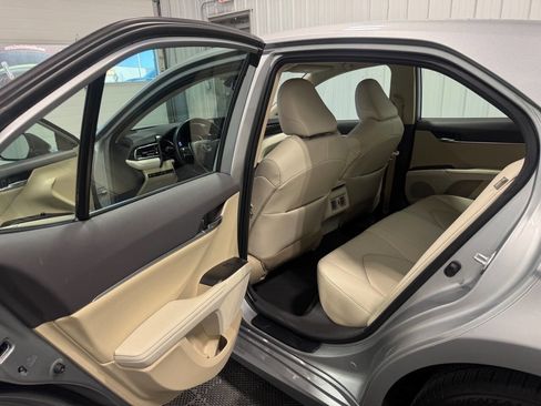 Used 2022 Toyota Camry XLE image 10