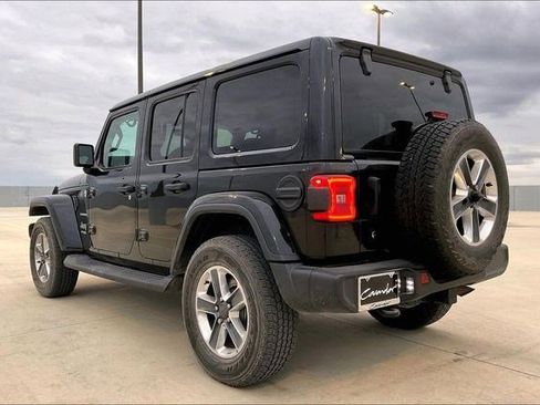 Used 2019 Jeep Wrangler Unlimited Sahara image 6