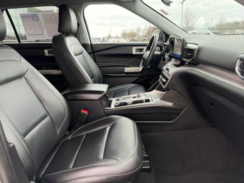 Used 2023 Ford Explorer XLT w/ Equipment Group 202A image 11