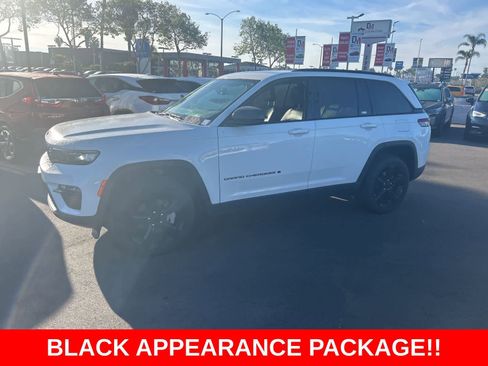 Used 2023 Jeep Grand Cherokee Limited w/ Black Appearance Package image 4