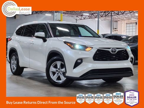 Used 2021 Toyota Highlander LE image 1