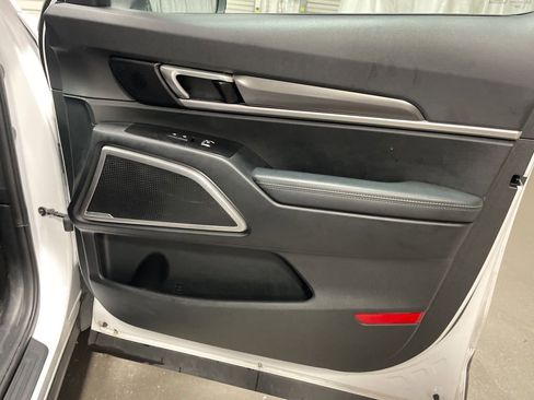 Used 2025 Kia Telluride S image 10