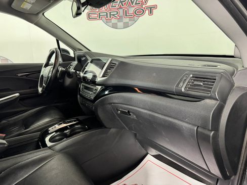 Used 2018 Honda Pilot Touring image 12