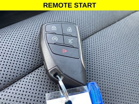 Used 2025 Chevrolet Equinox EV LT w/ Convenience Package image 19