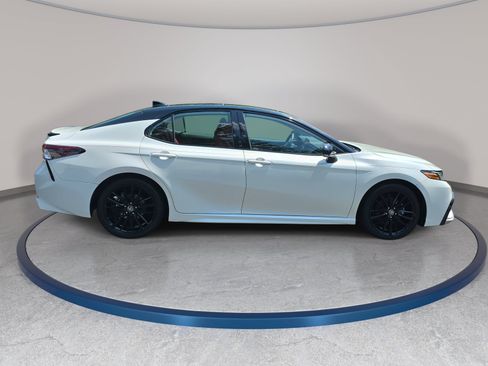Used 2021 Toyota Camry XSE FWD image 4