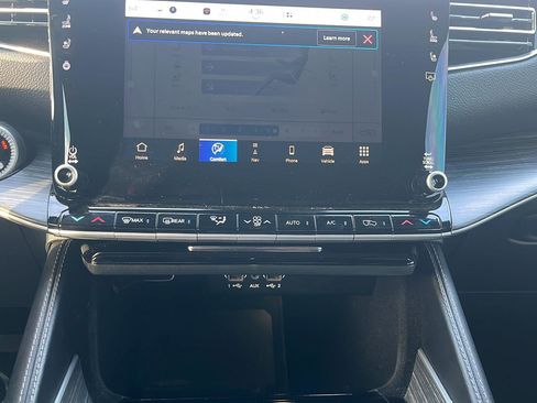 Used 2024 Jeep Wagoneer Series II w/ Flexible Seating Group image 19