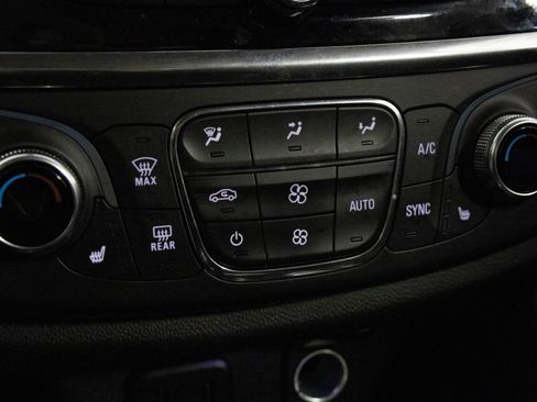 Used 2020 Chevrolet Traverse LT AWD/4WD image 23