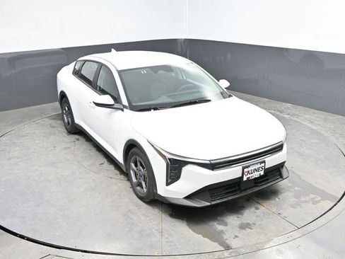 Used 2025 Kia K4 LXS image 37
