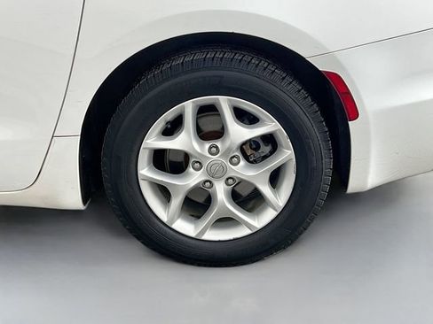 Used 2018 Chrysler Pacifica Touring Plus w/ Tire & Wheel Group image 35