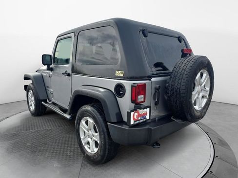 Used 2018 Jeep Wrangler Sport image 3