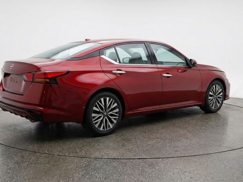 Used 2025 Nissan Altima 2.5 SV FWD image 9
