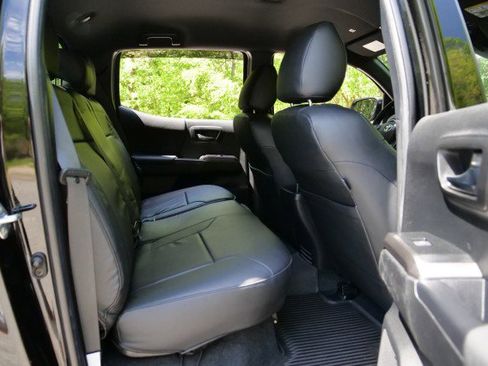 Used 2022 Toyota Tacoma TRD Sport image 34