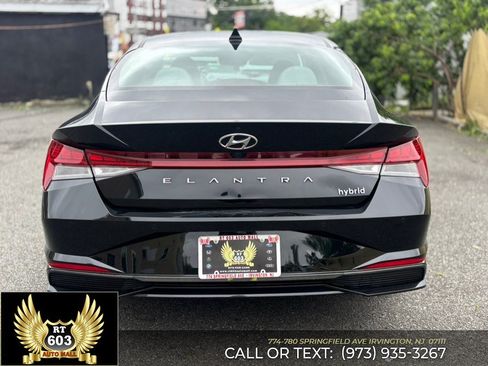 Used 2023 Hyundai Elantra Limited w/ Preferred Accessory Package FWD image 6