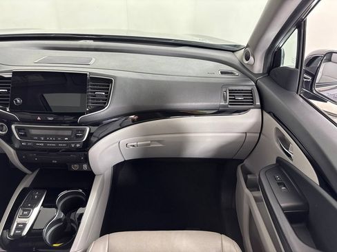 Certified 2022 Honda Pilot Touring image 25