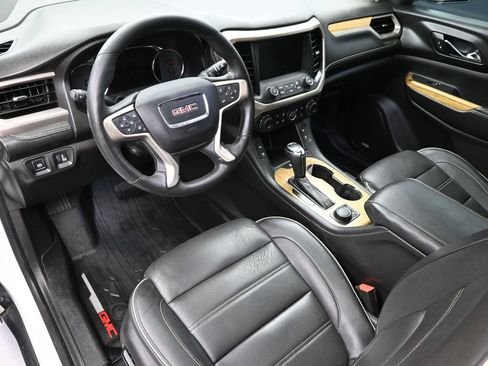 Used 2017 GMC Acadia Denali w/ Technology Package FWD image 22