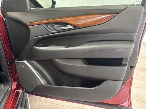 Used 2018 Cadillac Escalade Luxury image 18