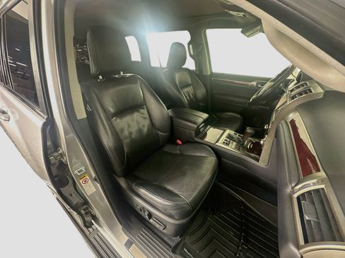 Used 2016 Lexus GX 460 w/ Premium Package AWD/4WD image 34