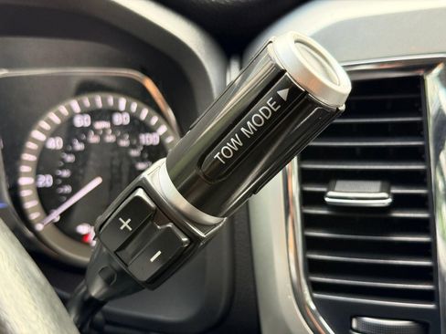 Used 2019 Nissan Titan SV w/ SV Convenience Package RWD image 40