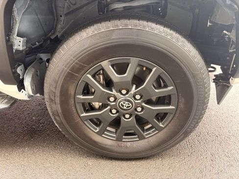 Used 2025 Toyota 4Runner SR5 AWD/4WD image 12