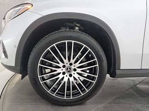 Certified 2025 Mercedes-Benz GLC 300 4MATIC w/ Driver Assistance Package image 39