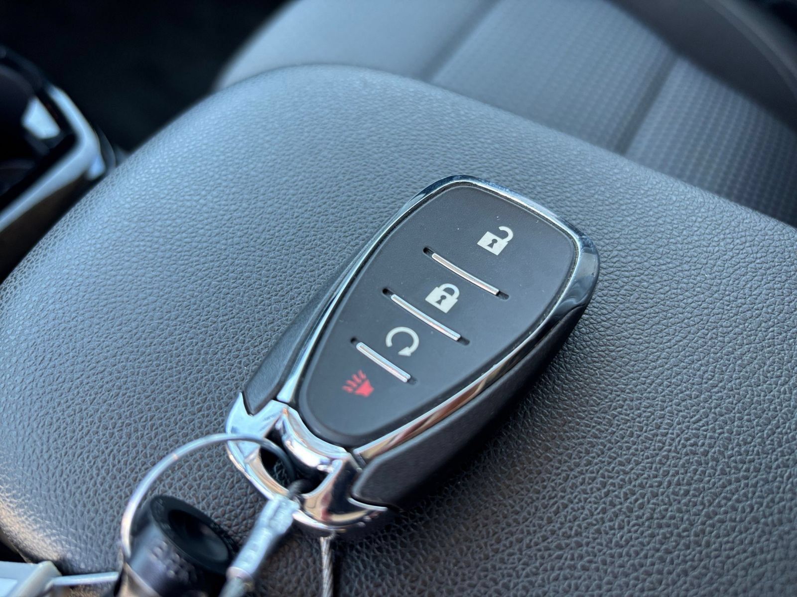 Used 2025 Chevrolet Trax LT FWD image 22