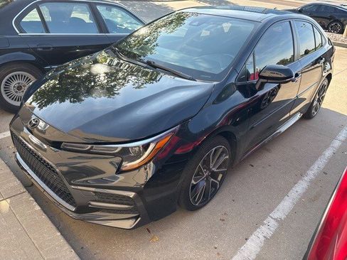 Used 2022 Toyota Corolla SE image 2
