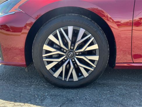 Used 2024 Nissan Altima 2.5 SV FWD image 24