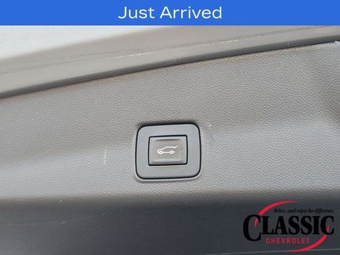 Used 2023 Chevrolet TrailBlazer RS w/ Sun and Liftgate Package image 44