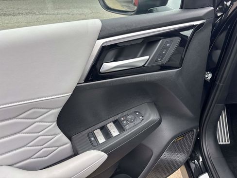 New 2025 Mitsubishi Outlander AWD image 12
