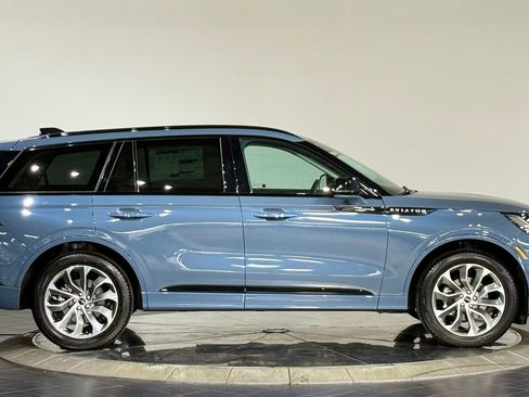 New 2026 Lincoln Aviator AWD image 10