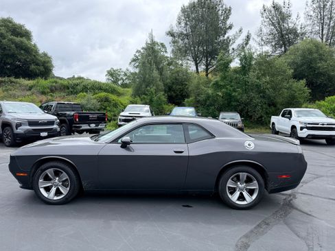 Used 2019 Dodge Challenger SXT RWD image 1
