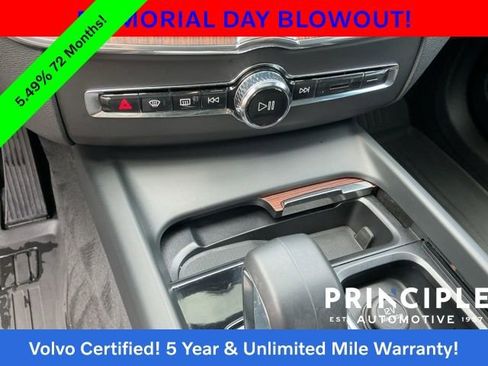 Certified 2023 Volvo XC60 T8 Plus AWD/4WD image 22