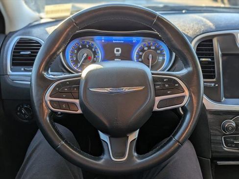 Certified 2022 Chrysler 300 Touring L image 10