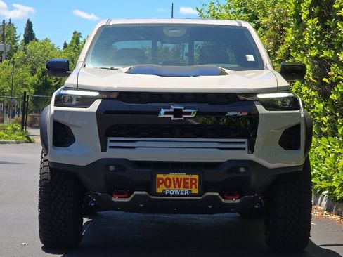 New 2026 Chevrolet Colorado ZR2 w/ Technology Package AWD/4WD image 6
