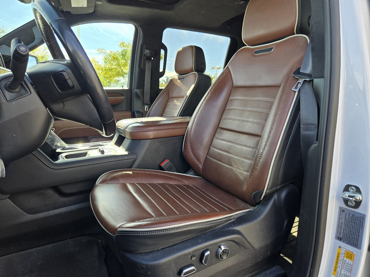 Used 2025 GMC Sierra 2500 Denali Ultimate AWD/4WD image 2