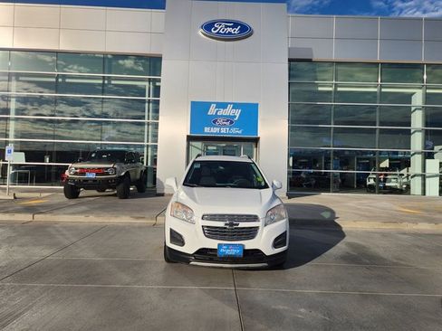 Used 2016 Chevrolet Trax LT image 2