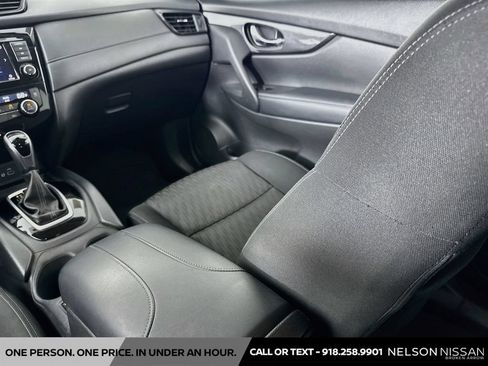 Used 2019 Nissan Rogue SV FWD image 22