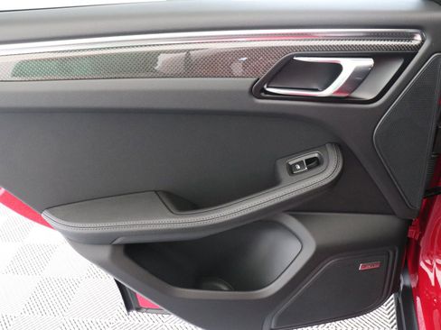 Used 2025 Porsche Macan image 23