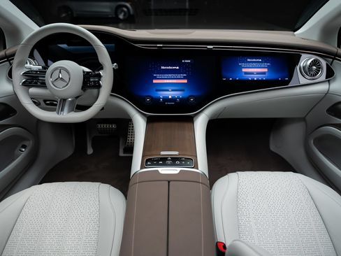 Used 2022 Mercedes-Benz EQS 580 4MATIC Sedan image 43