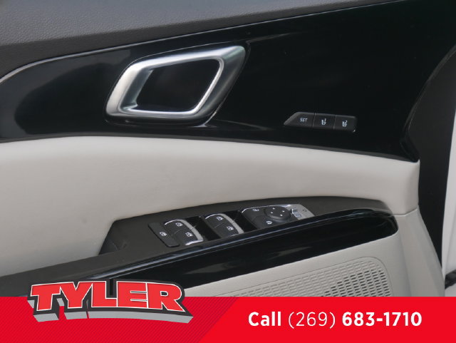 Used 2024 Kia Carnival SX Prestige FWD image 19