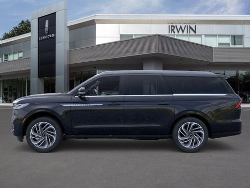 New 2026 Lincoln Navigator L Reserve AWD/4WD image 3