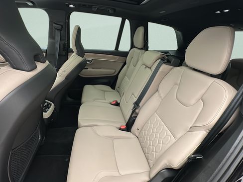 Used 2025 Volvo XC90 B5 Core AWD/4WD image 10
