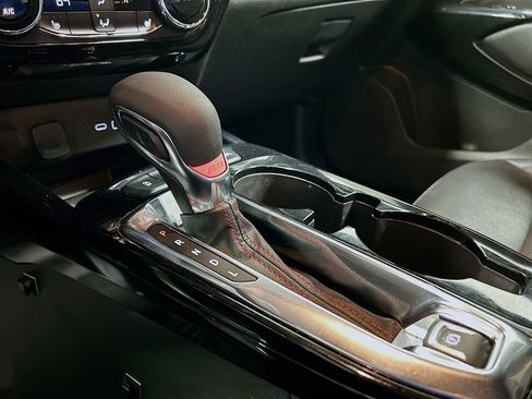 Certified 2025 Chevrolet Trax RS w/ Sunroof Package image 16