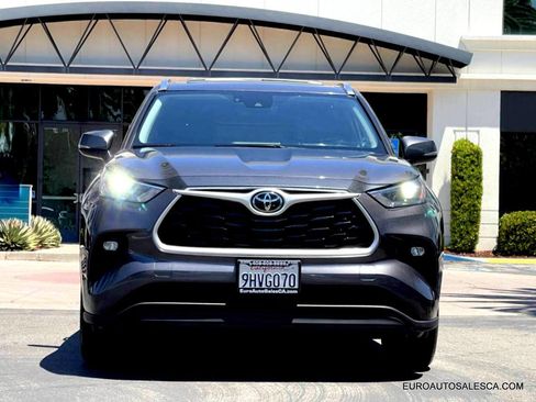 Used 2021 Toyota Highlander XLE image 2