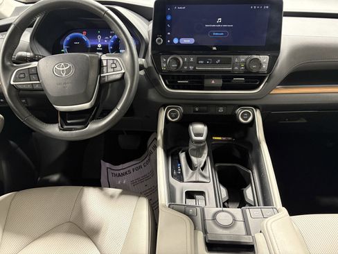 Used 2024 Toyota Grand Highlander AWD Hybrid image 12